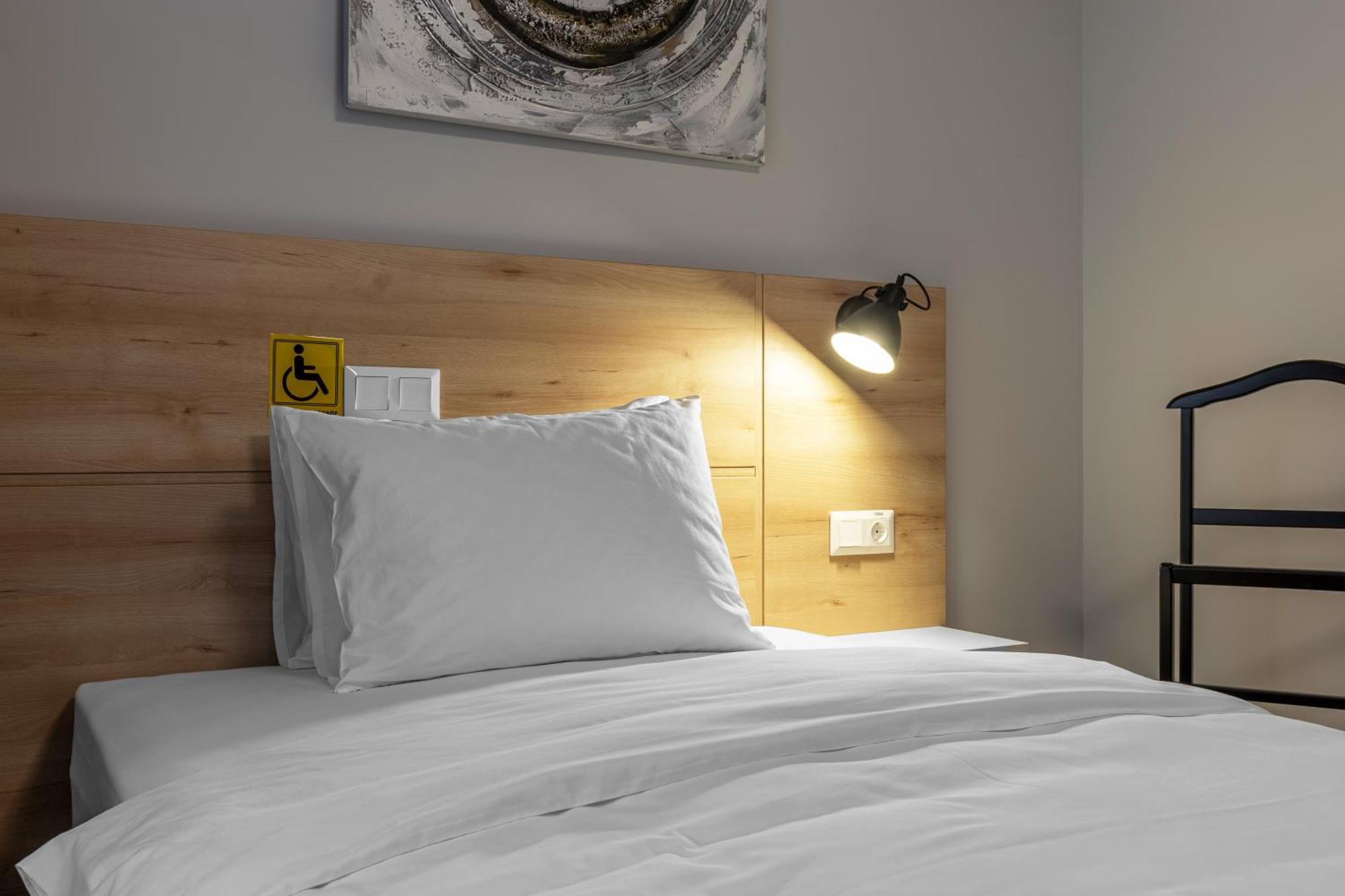 KONTRAKT Boutique Hotel Kiev Chambre photo